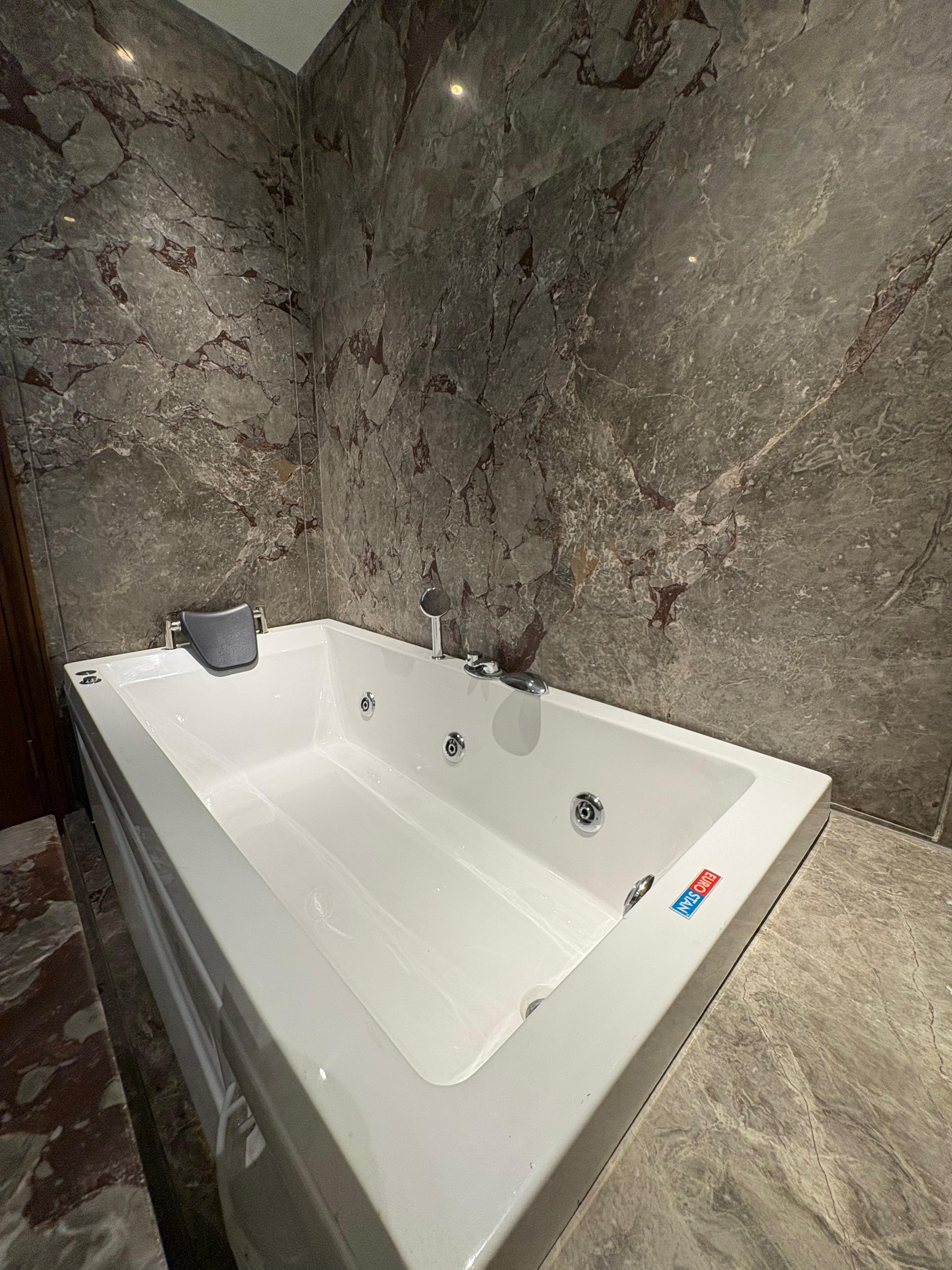 Independent/Builder Floor for Sale-  Getanjali enclave ,New delhi