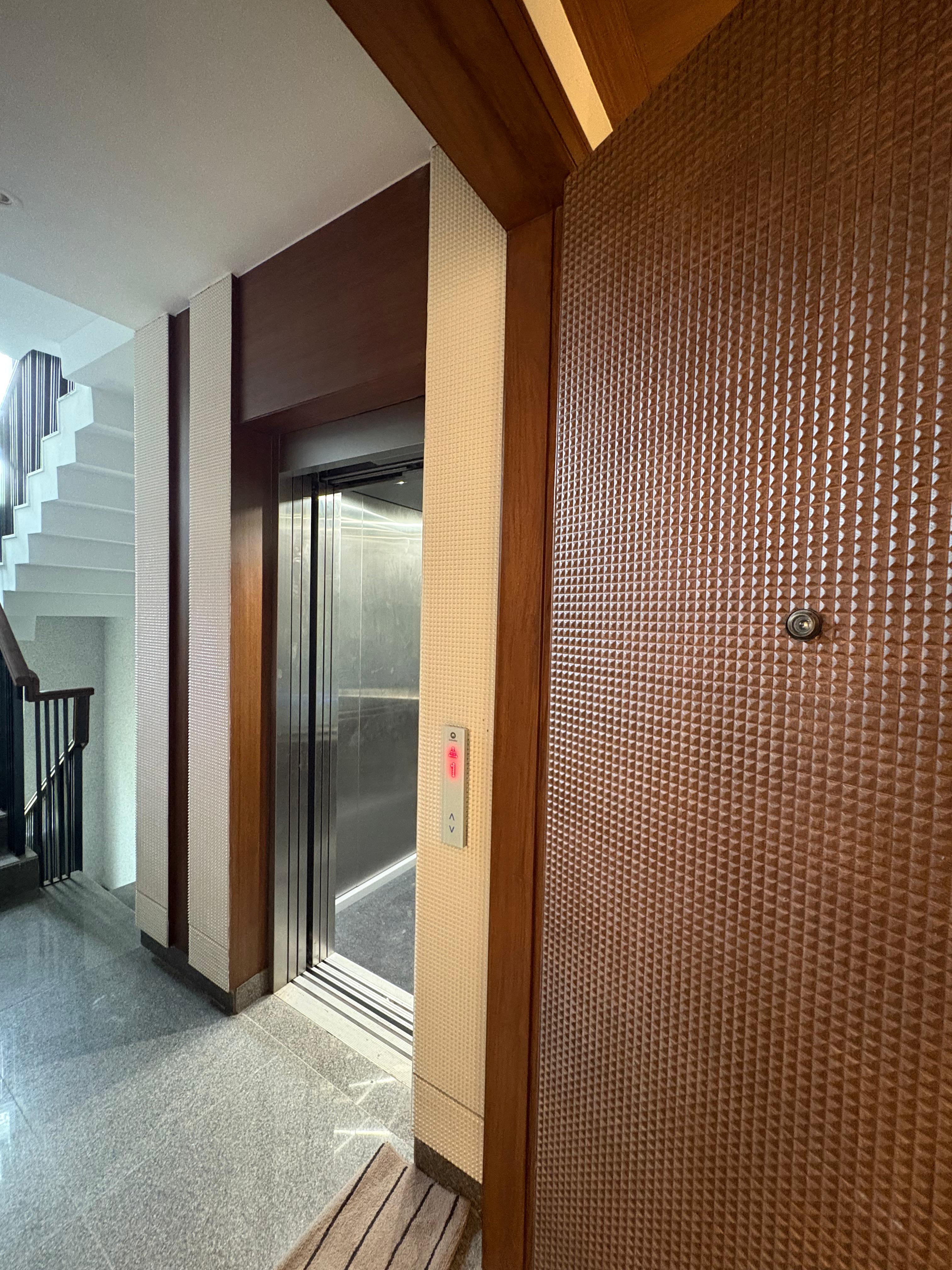 Independent/Builder Floor for Sale-  Getanjali enclave ,New delhi