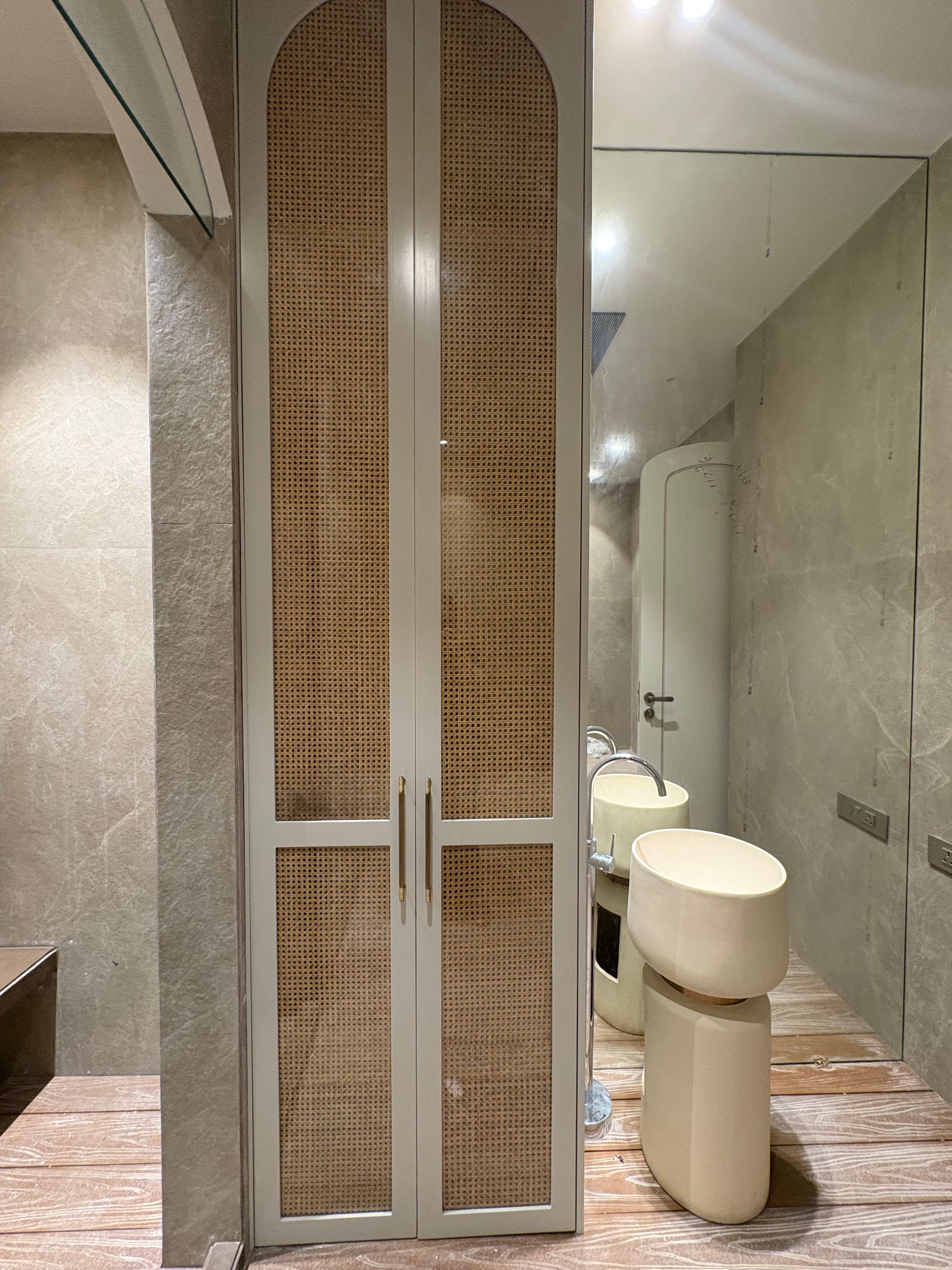 Residential house/ flat  for Sale -basement / 1st floor - GREATER KAILASH -2