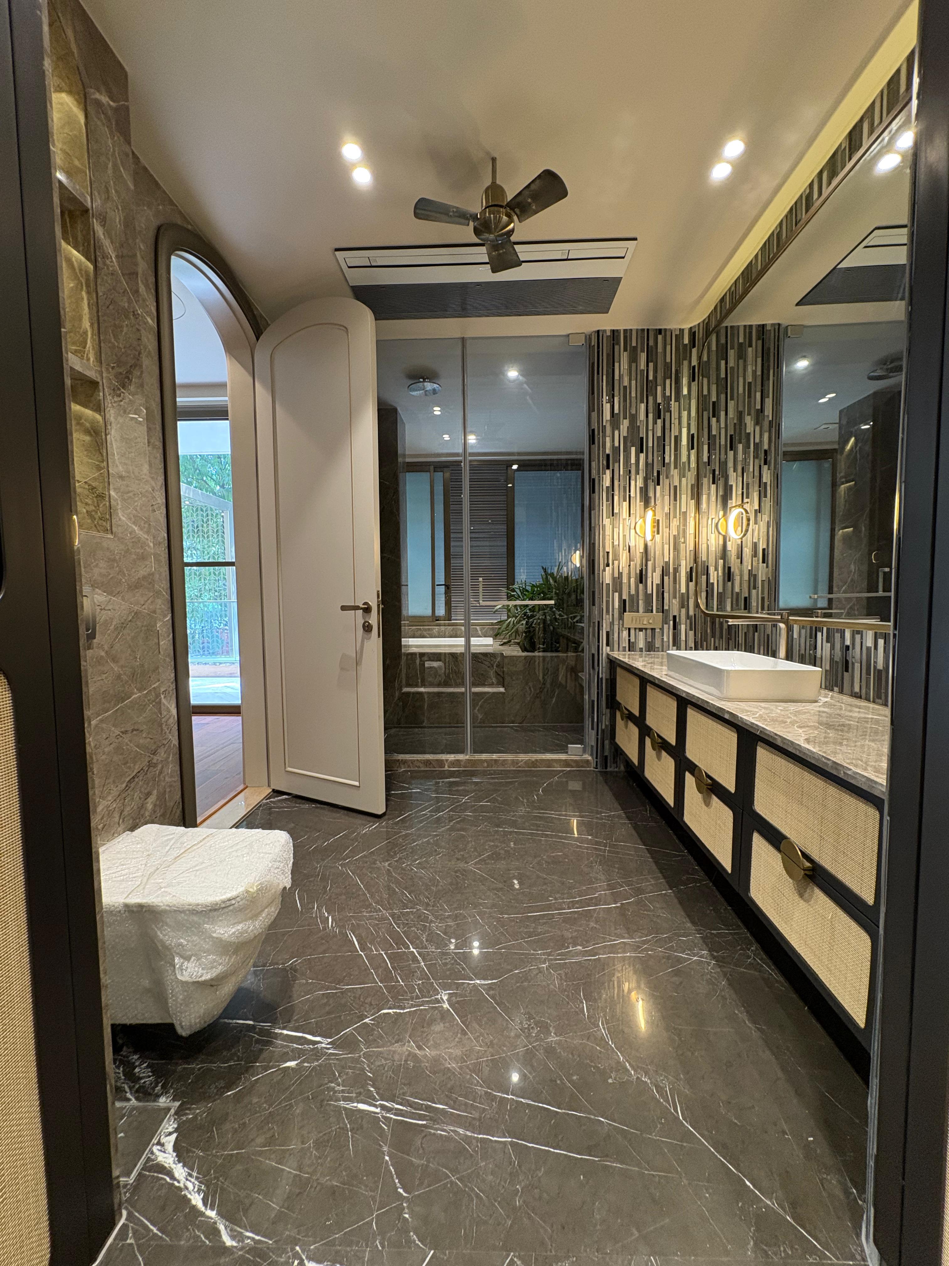 Residential house/ flat  for Sale -basement / 1st floor - GREATER KAILASH -2