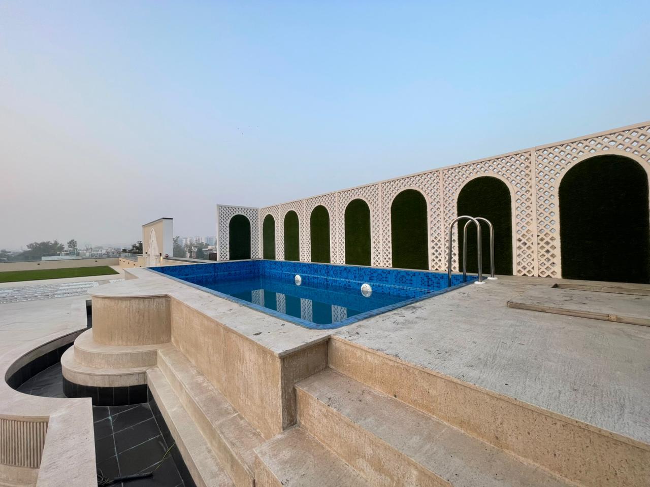 Anand Lok | 800 Sq. Yards | 3rd Floor with Private Terrace