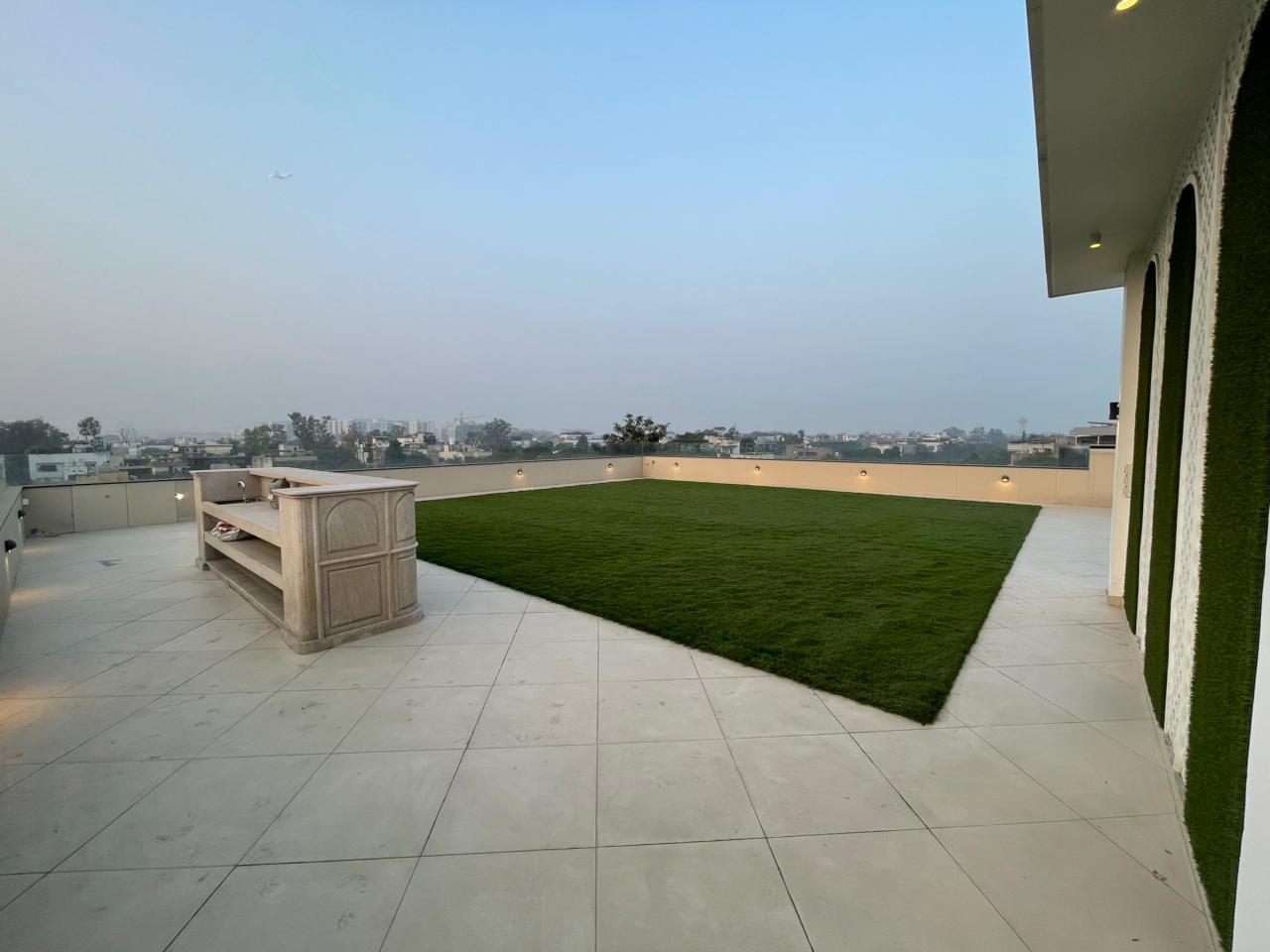 Anand Lok | 800 Sq. Yards | 3rd Floor with Private Terrace