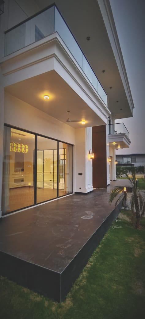 1 Acre Luxury Farmhouse for Sale in Dera Mandi, South Delhi