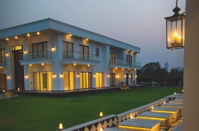 1 Acre Luxury Farmhouse for Sale in Dera Mandi, South Delhi