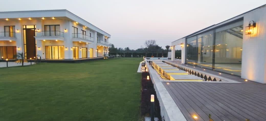1 Acre Luxury Farmhouse for Sale in Dera Mandi, South Delhi
