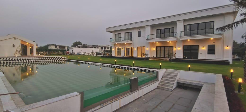 1 Acre Luxury Farmhouse for Sale in Dera Mandi, South Delhi